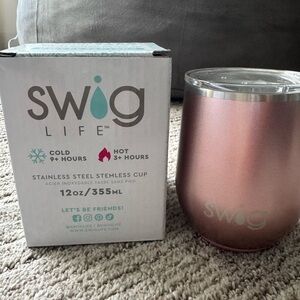 Sleek Blue Insulated Water Bottle with Leak-Proof Lid